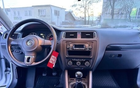 Volkswagen Jetta VI, 2013 год, 970 000 рублей, 8 фотография