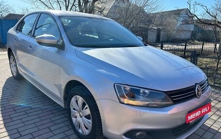 Volkswagen Jetta VI, 2013 год, 970 000 рублей, 3 фотография