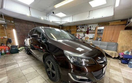 Opel Astra J, 2013 год, 960 000 рублей, 2 фотография