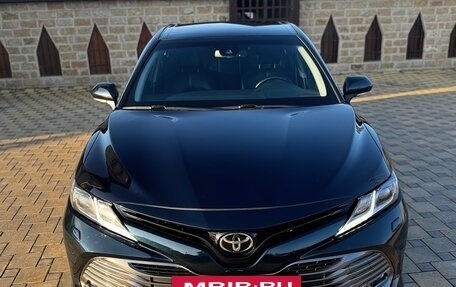 Toyota Camry, 2018 год, 2 550 000 рублей, 3 фотография