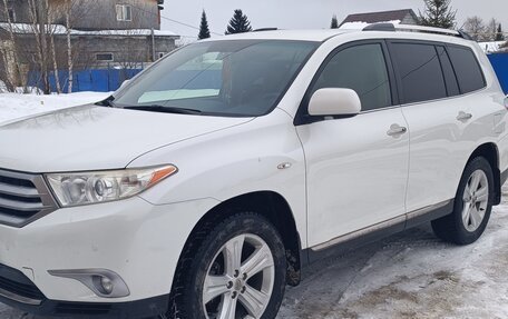 Toyota Highlander III, 2012 год, 2 300 000 рублей, 1 фотография