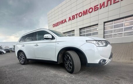Mitsubishi Outlander III рестайлинг 3, 2014 год, 1 990 000 рублей, 4 фотография