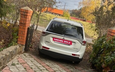 Mitsubishi Outlander III рестайлинг 3, 2014 год, 1 990 000 рублей, 3 фотография