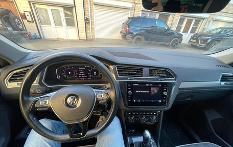 Volkswagen Tiguan II, 2019 год, 2 900 000 рублей, 2 фотография