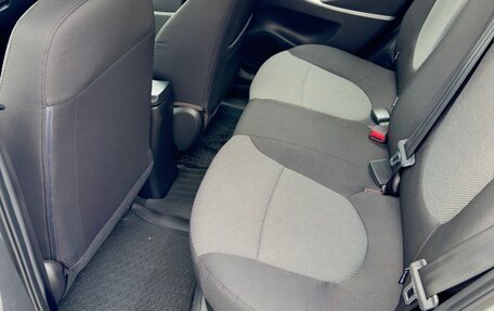 Hyundai Solaris II рестайлинг, 2012 год, 900 000 рублей, 12 фотография