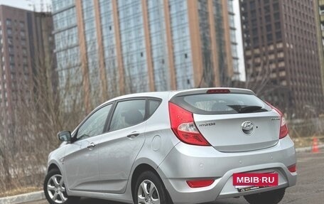 Hyundai Solaris II рестайлинг, 2012 год, 900 000 рублей, 6 фотография