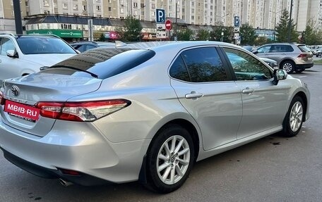 Toyota Camry, 2021 год, 3 300 000 рублей, 4 фотография