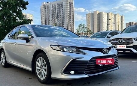 Toyota Camry, 2021 год, 3 300 000 рублей, 3 фотография