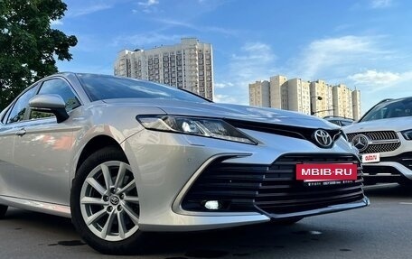 Toyota Camry, 2021 год, 3 300 000 рублей, 7 фотография