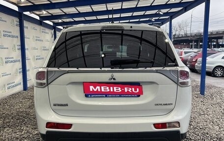 Mitsubishi Outlander III рестайлинг 3, 2013 год, 1 599 000 рублей, 4 фотография