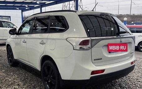 Mitsubishi Outlander III рестайлинг 3, 2013 год, 1 599 000 рублей, 3 фотография