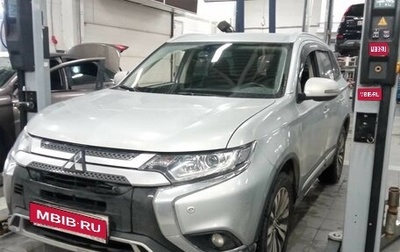 Mitsubishi Outlander III рестайлинг 3, 2018 год, 1 907 000 рублей, 1 фотография