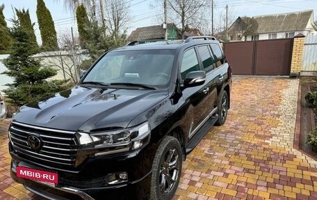 Toyota Land Cruiser 200, 2017 год, 7 450 000 рублей, 2 фотография