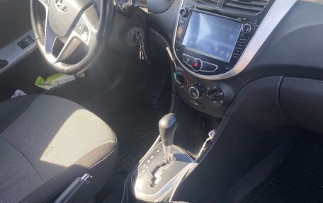 Hyundai Solaris II рестайлинг, 2011 год, 690 000 рублей, 4 фотография
