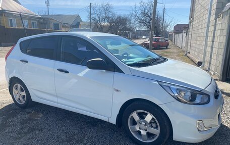 Hyundai Solaris II рестайлинг, 2011 год, 690 000 рублей, 3 фотография