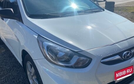 Hyundai Solaris II рестайлинг, 2011 год, 690 000 рублей, 2 фотография