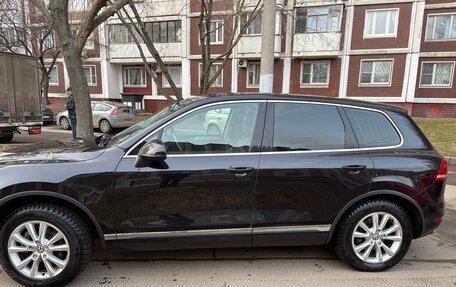 Volkswagen Touareg III, 2011 год, 2 050 000 рублей, 2 фотография