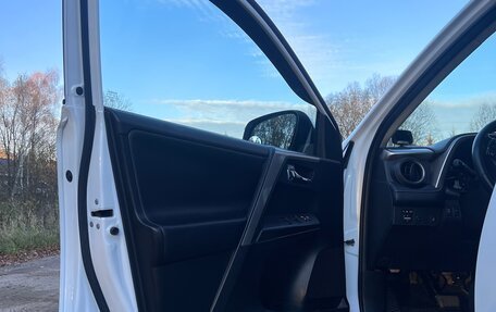Toyota RAV4, 2018 год, 2 500 000 рублей, 11 фотография