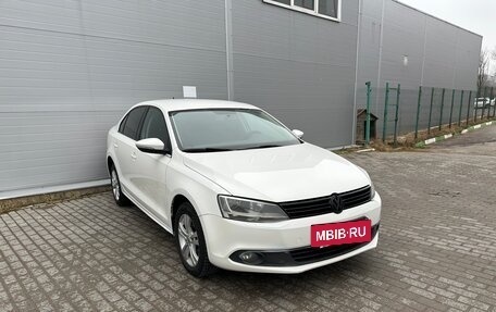 Volkswagen Jetta VI, 2012 год, 895 000 рублей, 3 фотография