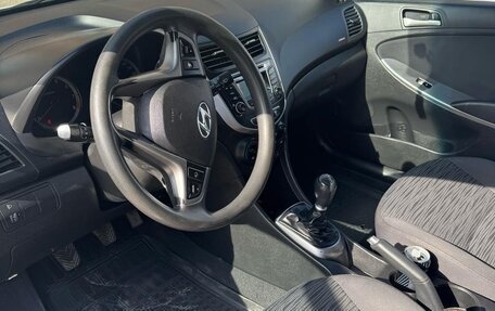 Hyundai Solaris II рестайлинг, 2015 год, 980 000 рублей, 3 фотография