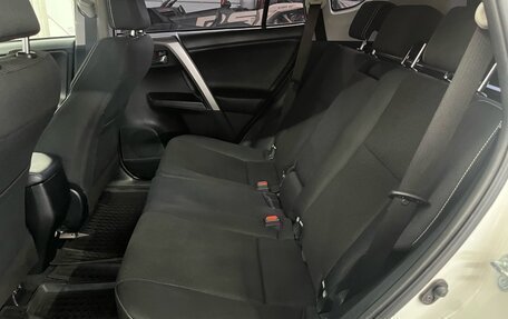 Toyota RAV4, 2017 год, 2 397 000 рублей, 13 фотография