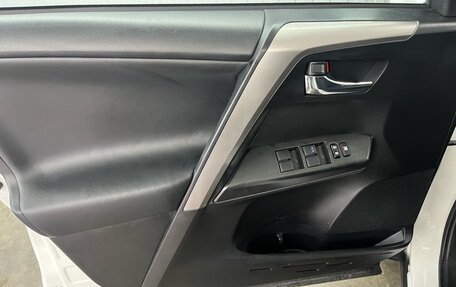 Toyota RAV4, 2017 год, 2 397 000 рублей, 16 фотография
