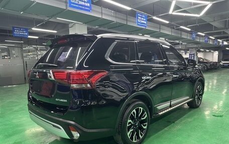Mitsubishi Outlander III рестайлинг 3, 2020 год, 2 540 000 рублей, 4 фотография