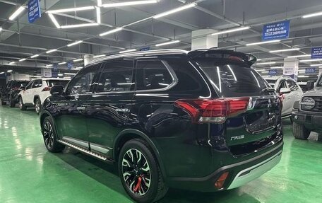 Mitsubishi Outlander III рестайлинг 3, 2020 год, 2 540 000 рублей, 5 фотография