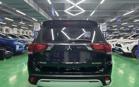 Mitsubishi Outlander III рестайлинг 3, 2020 год, 2 540 000 рублей, 6 фотография