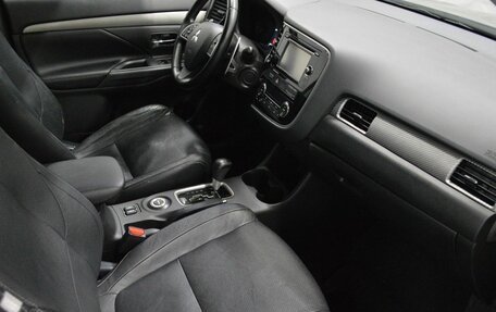 Mitsubishi Outlander III рестайлинг 3, 2013 год, 1 645 000 рублей, 12 фотография