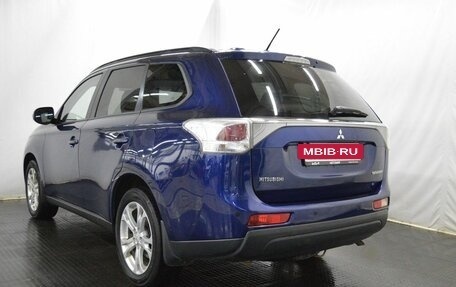 Mitsubishi Outlander III рестайлинг 3, 2013 год, 1 645 000 рублей, 7 фотография
