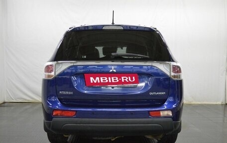 Mitsubishi Outlander III рестайлинг 3, 2013 год, 1 645 000 рублей, 6 фотография