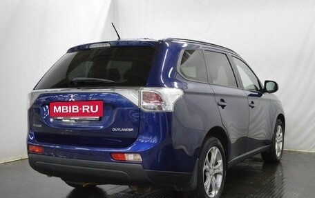 Mitsubishi Outlander III рестайлинг 3, 2013 год, 1 645 000 рублей, 5 фотография