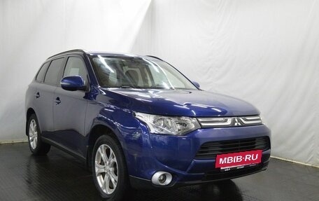 Mitsubishi Outlander III рестайлинг 3, 2013 год, 1 645 000 рублей, 3 фотография
