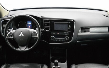Mitsubishi Outlander III рестайлинг 3, 2013 год, 1 645 000 рублей, 14 фотография