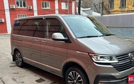 Volkswagen Caravelle T6 рестайлинг, 2020 год, 4 990 000 рублей, 1 фотография