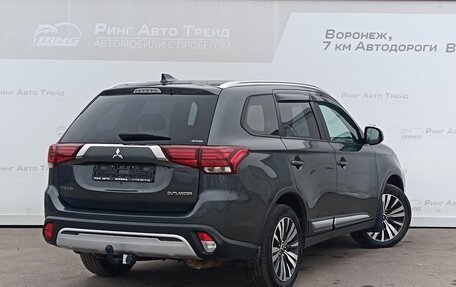 Mitsubishi Outlander III рестайлинг 3, 2019 год, 2 330 000 рублей, 5 фотография