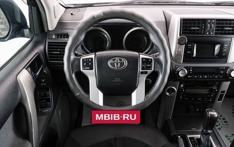 Toyota Land Cruiser Prado 150 рестайлинг 2, 2011 год, 2 499 000 рублей, 15 фотография