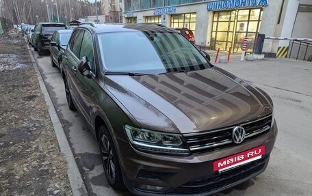 Volkswagen Tiguan II, 2019 год, 2 819 000 рублей, 2 фотография