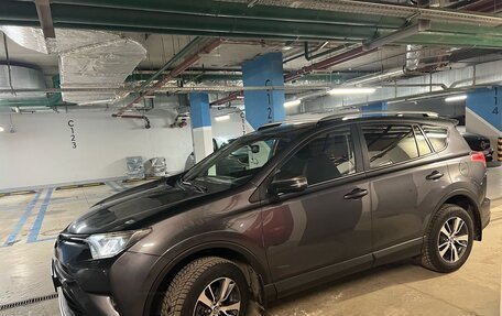Toyota RAV4, 2015 год, 1 895 000 рублей, 2 фотография