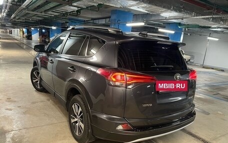 Toyota RAV4, 2015 год, 1 895 000 рублей, 4 фотография