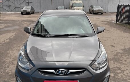 Hyundai Solaris II рестайлинг, 2012 год, 830 000 рублей, 1 фотография