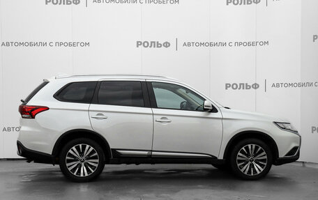 Mitsubishi Outlander III рестайлинг 3, 2020 год, 2 250 000 рублей, 4 фотография