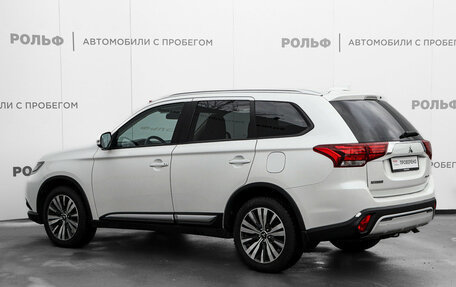 Mitsubishi Outlander III рестайлинг 3, 2020 год, 2 250 000 рублей, 7 фотография