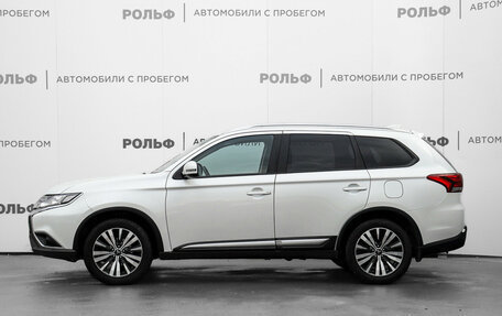 Mitsubishi Outlander III рестайлинг 3, 2020 год, 2 250 000 рублей, 8 фотография