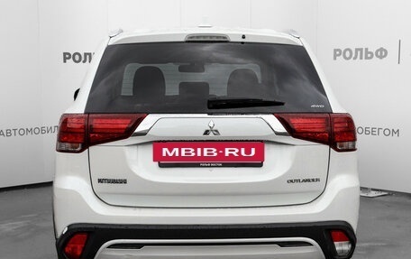 Mitsubishi Outlander III рестайлинг 3, 2020 год, 2 250 000 рублей, 6 фотография