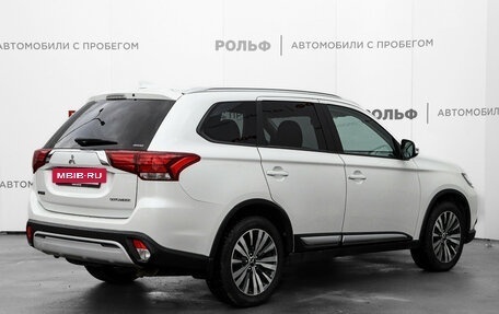 Mitsubishi Outlander III рестайлинг 3, 2020 год, 2 250 000 рублей, 5 фотография