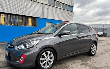 Hyundai Solaris II рестайлинг, 2012 год, 830 000 рублей, 2 фотография