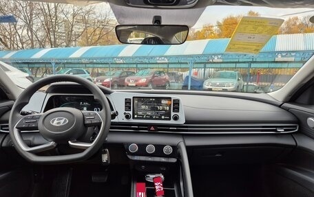 Hyundai Elantra, 2024 год, 2 470 000 рублей, 11 фотография