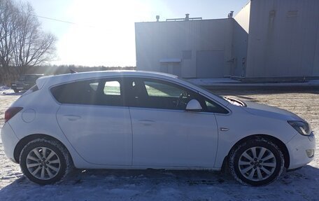 Opel Astra J, 2011 год, 780 000 рублей, 2 фотография